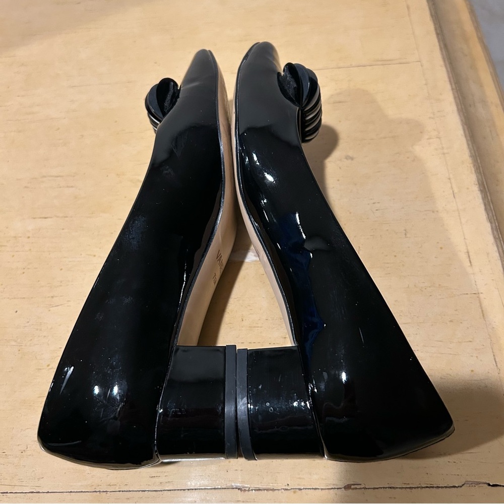 VANELI women’s black patent leather pump with decorative accent in size 7.5 - Picture 4 of 12